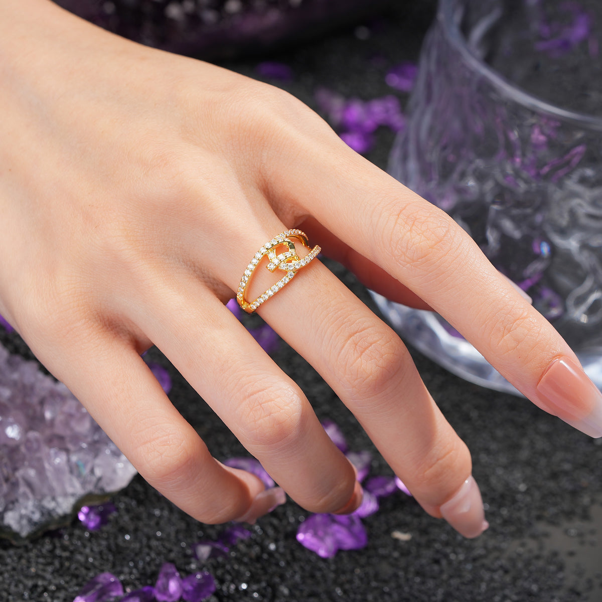 Lustrous Intertwined?Knot Round?Cut Moissanite Pav¨¦ Wedding Ring - Additional view
