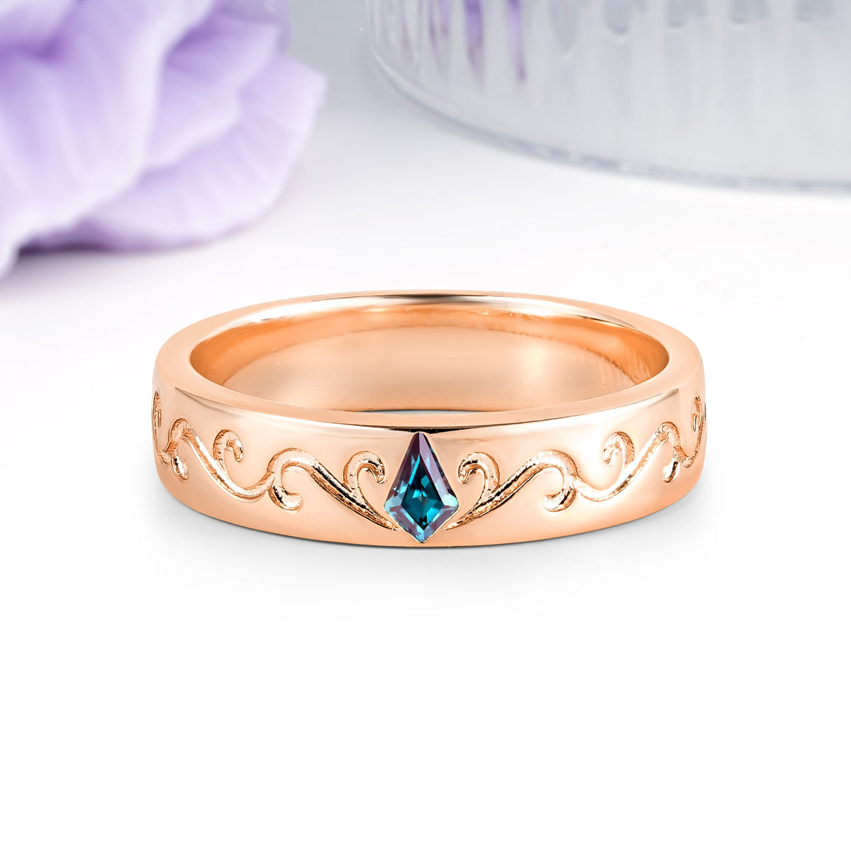 Whimsical Vintage Filigree Scroll Kite Cut Alexandrite Wedding Ring - Additional view