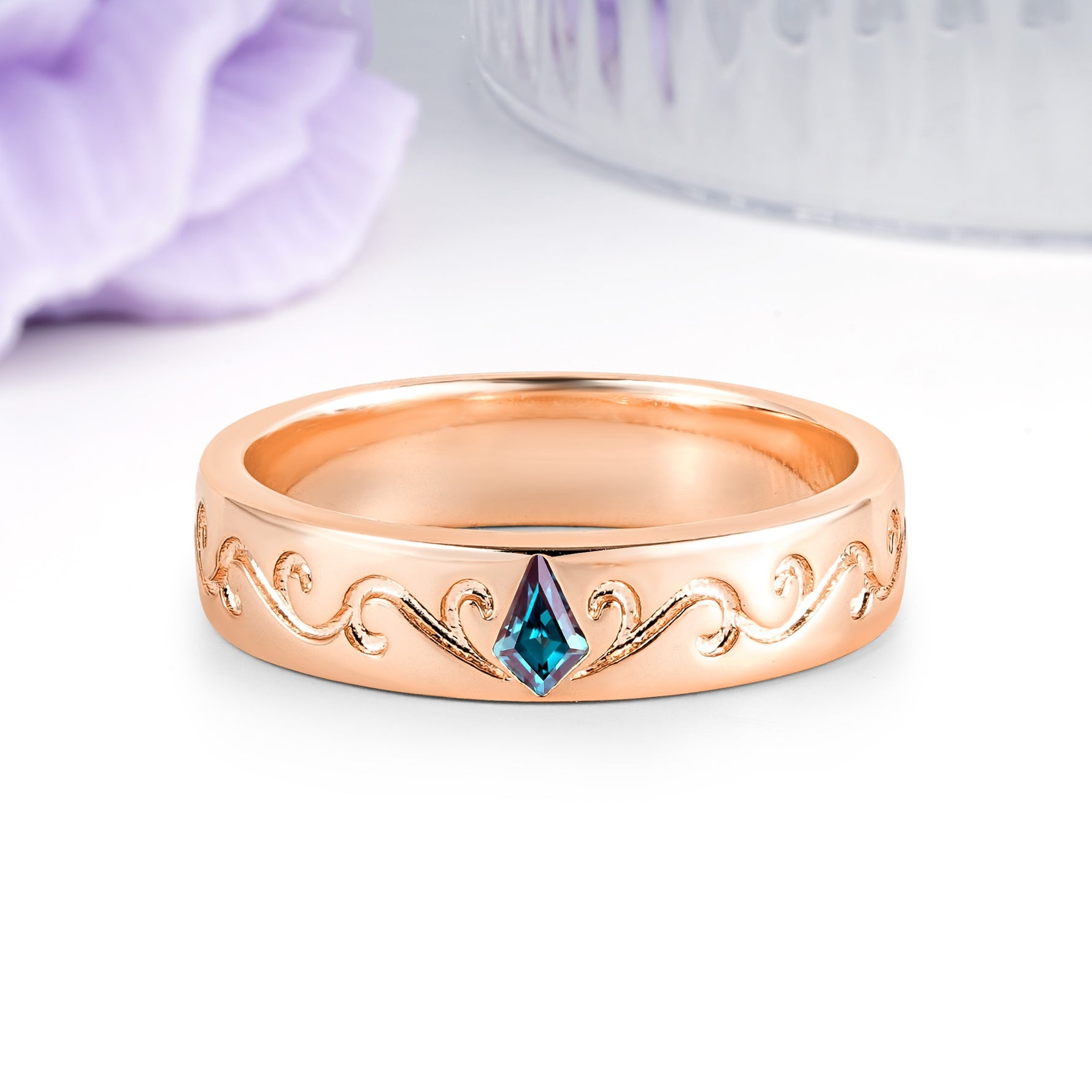 Whimsical Vintage Filigree Scroll Kite Cut Alexandrite Wedding Ring - Additional view