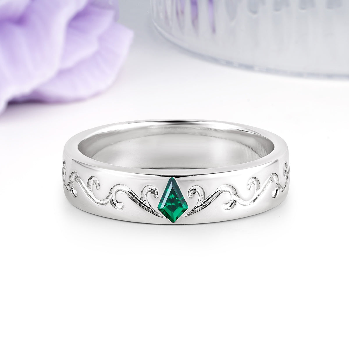 Whimsical Vintage Filigree Scroll Kite Cut Emerald Wedding Ring - Additional view