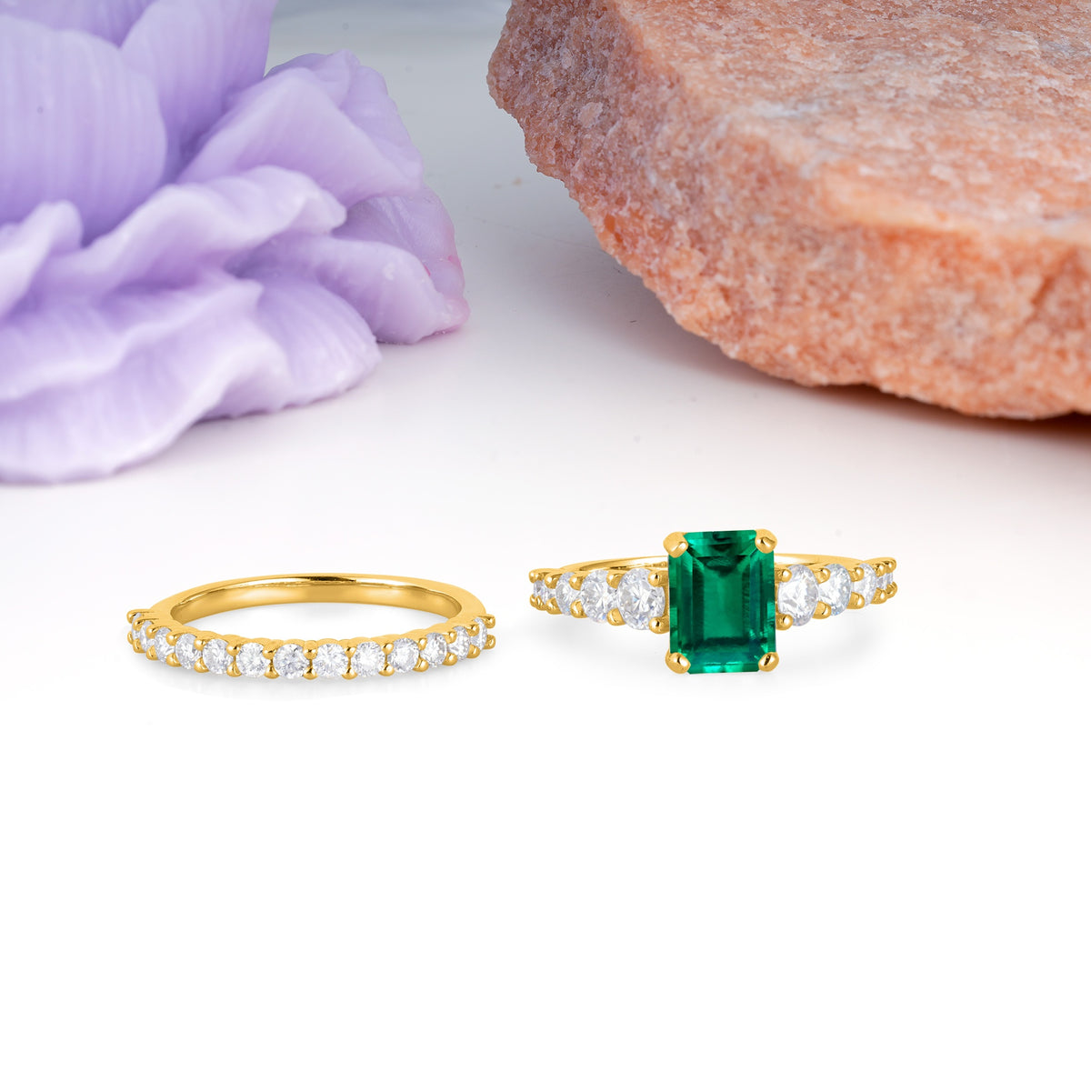 Grand Prong?Held Emerald Cut Emerald Bridal Ring Set - Additional view