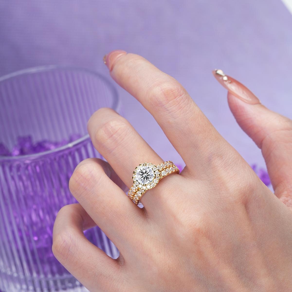 Classic, Luxurious 4-Prong Round Cut Lab Diamond Bridal Ring Set