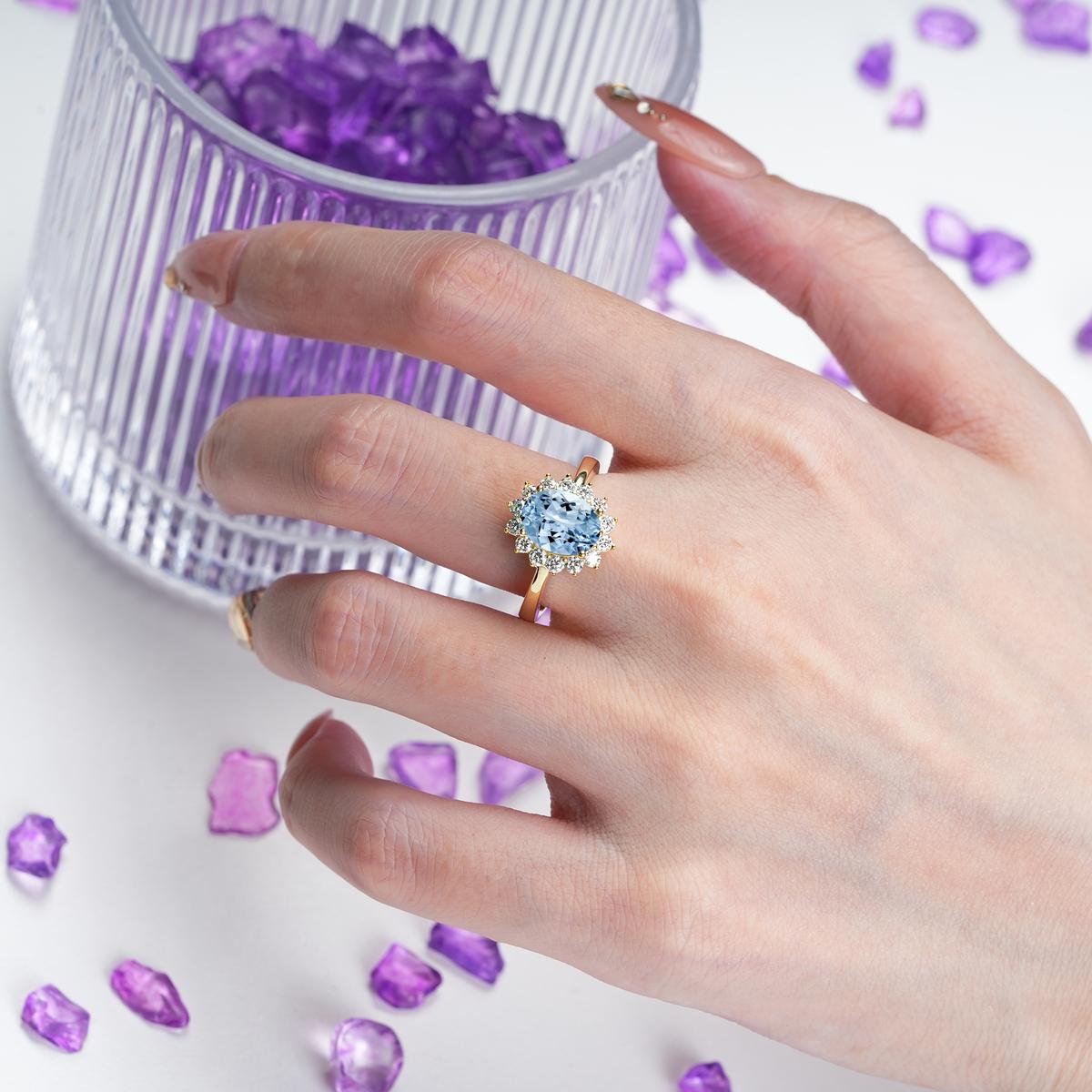 Luxury Classic 4-Prong Oval Cut Aquamarine Engagement Ring