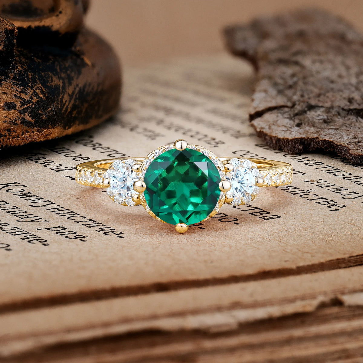 Luxurious and Dazzling 4 Prong Round Cut Emerald Engagement Ring