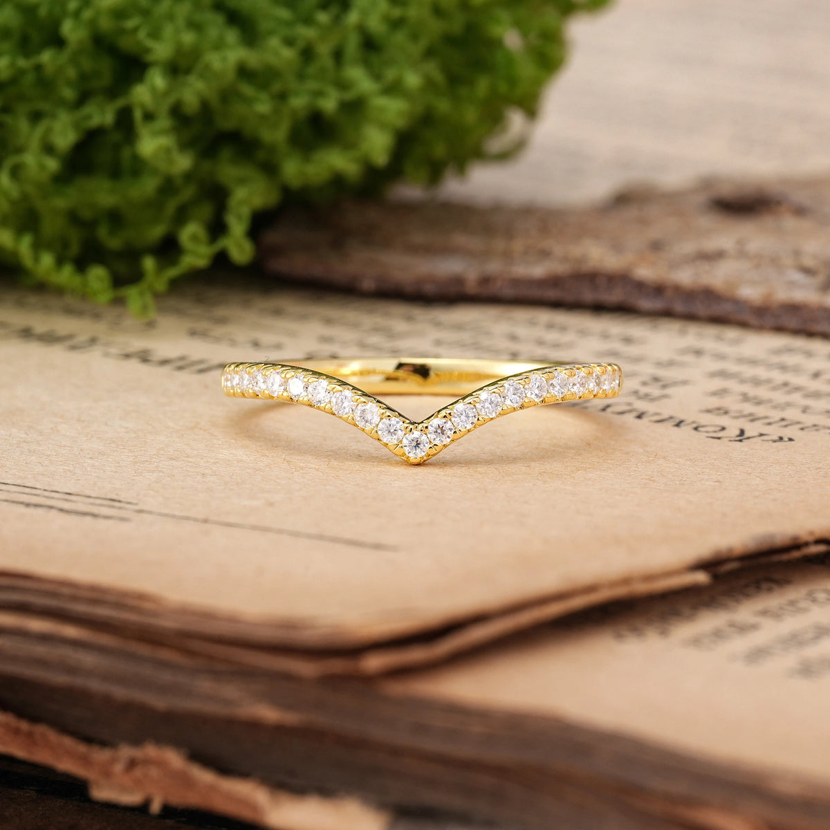 Moissanite Unique and Minimalist Wedding Ring