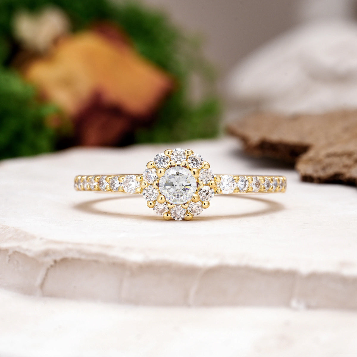 Round Cut Moissanite Classic Luxury 4-Prong Promise Ring