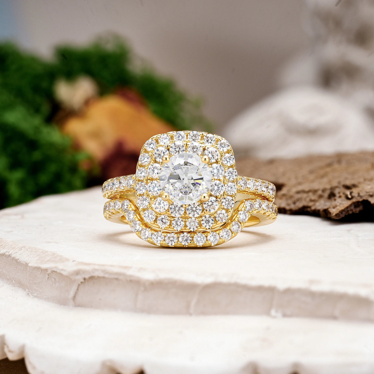 Round Cut Moissanite Classic Pavé-Set, Luxurious 4-Prong Bridal Ring Set