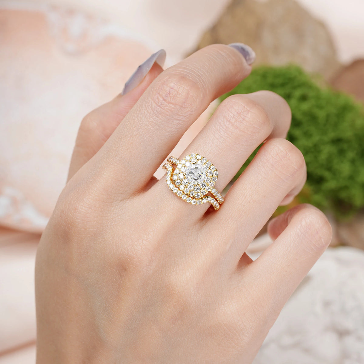 Round Cut Moissanite Classic Pavé-Set, Luxurious 4-Prong Bridal Ring Set