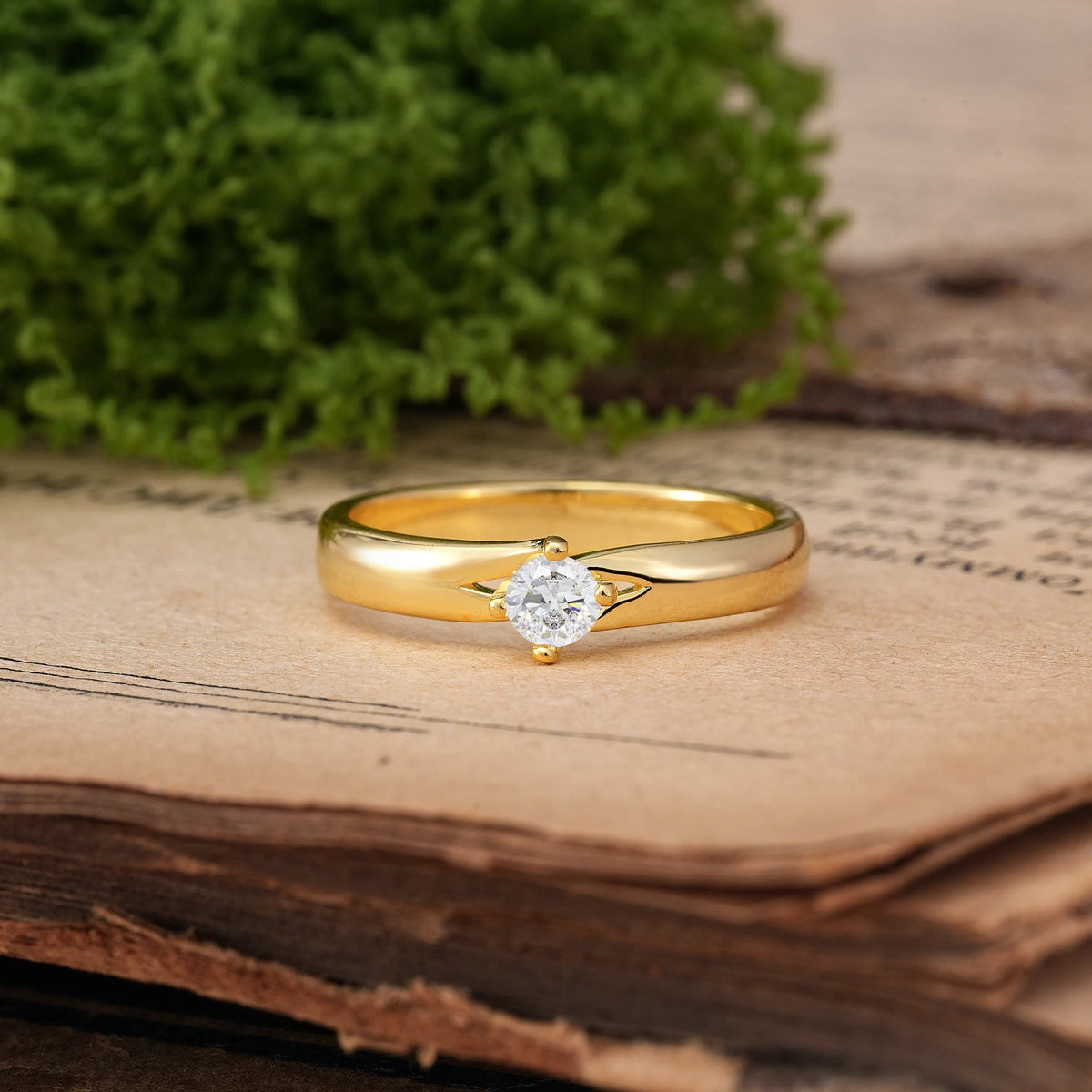 Round Cut Moissanite Minimalist 4-Prong Engagement Ring