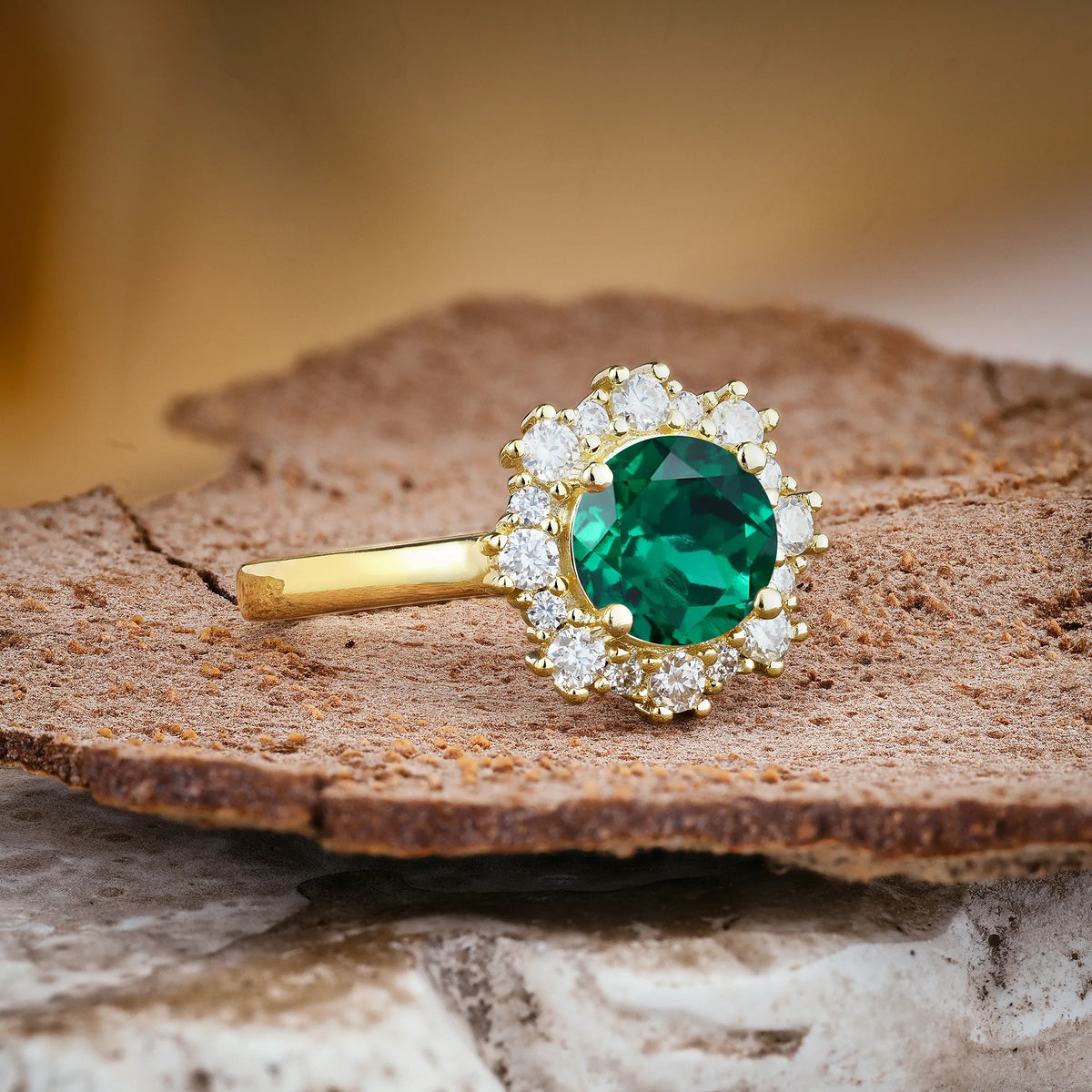Unique Pavé-Set, Luxurious 4-Prong Round-Cut Emerald Engagement Ring