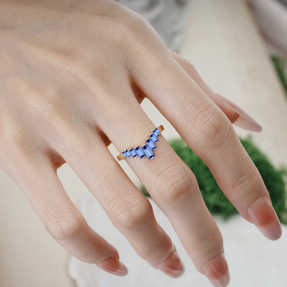 Emerald Cut Sapphire Elegant Soft Mountain Peak V Shape Graduated Wedding Ring