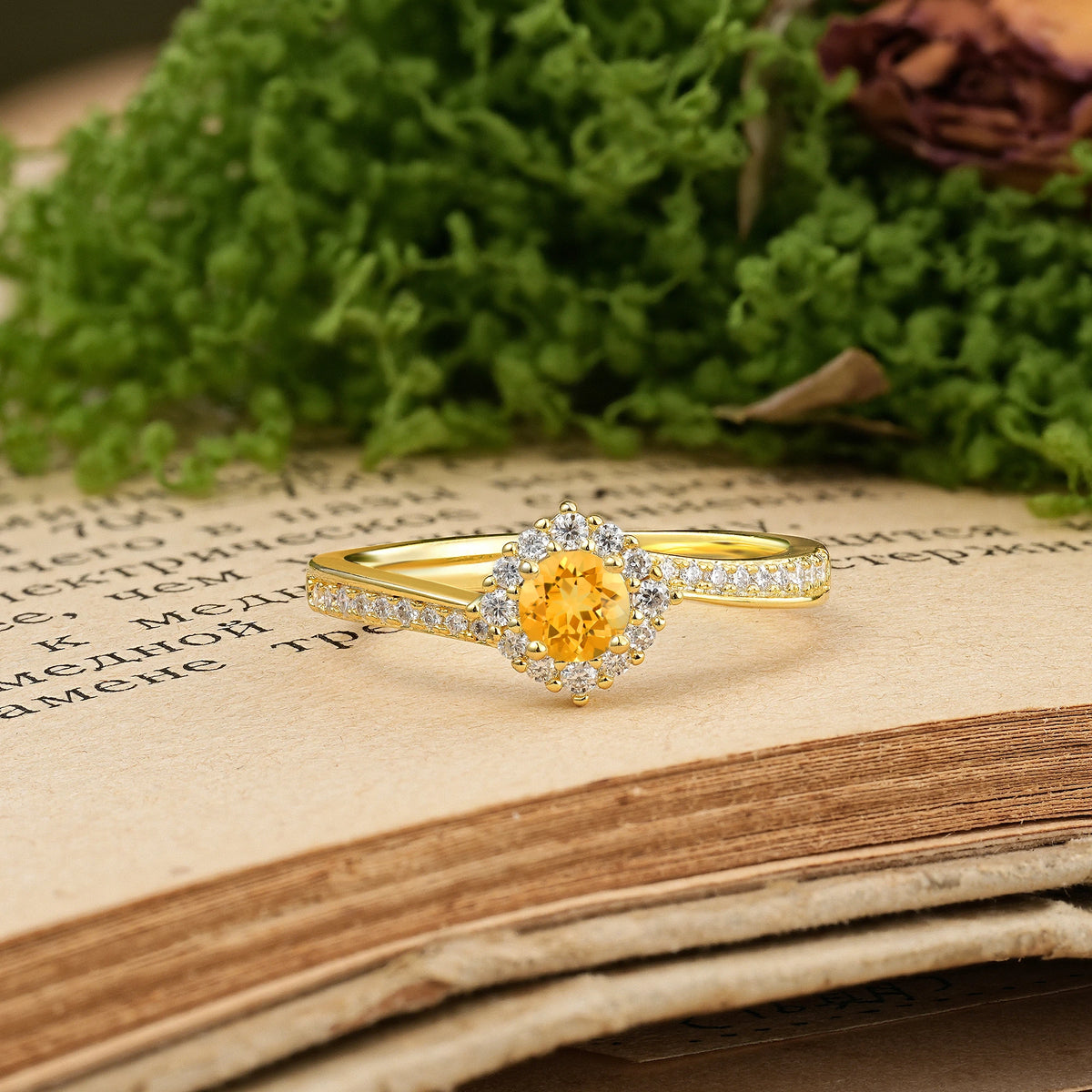 Round Cut Citrine Classic Pavé-Set, Luxurious 4-Prong Engagement Ring