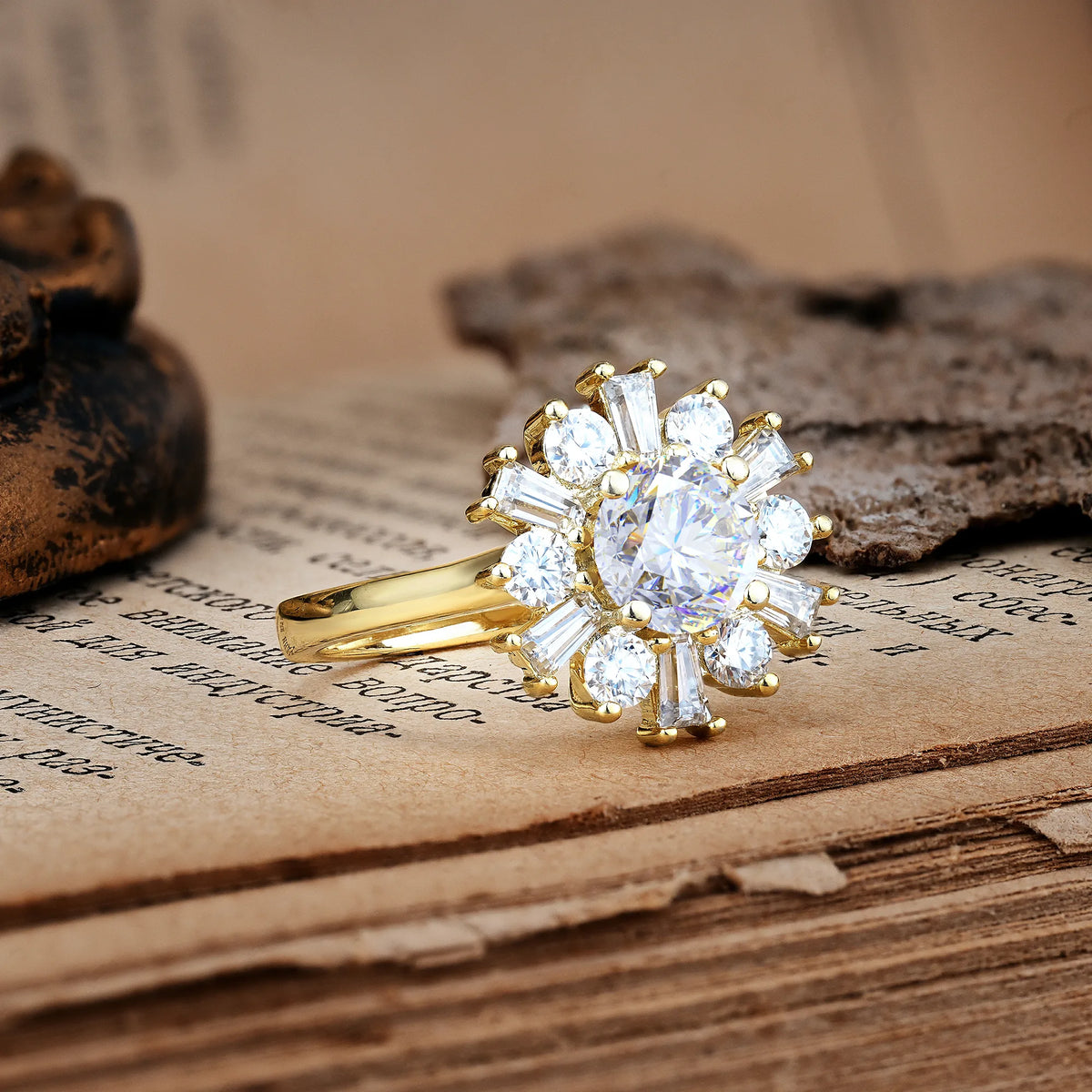 Unique Luxurious 4-Prong Round Cut Moissanite Engagement Ring