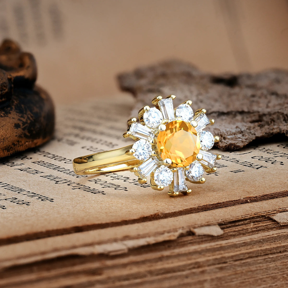 Unique Luxurious 4-Prong Round Cut Citrine Engagement Ring
