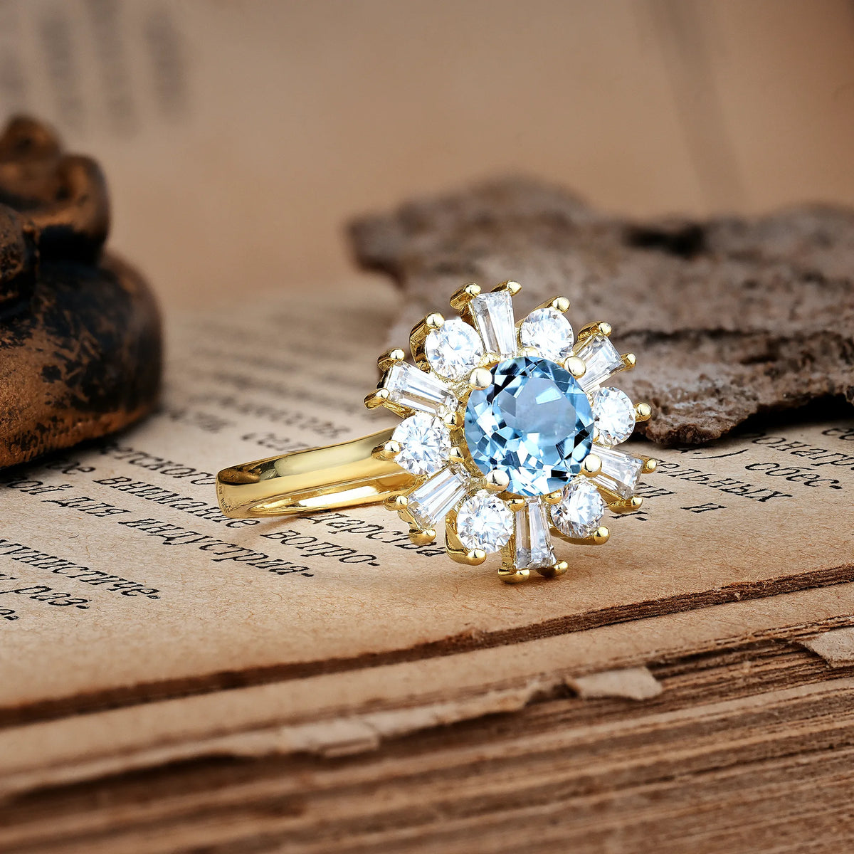 Unique Luxurious 4-Prong Round Cut Aquamarine Engagement Ring
