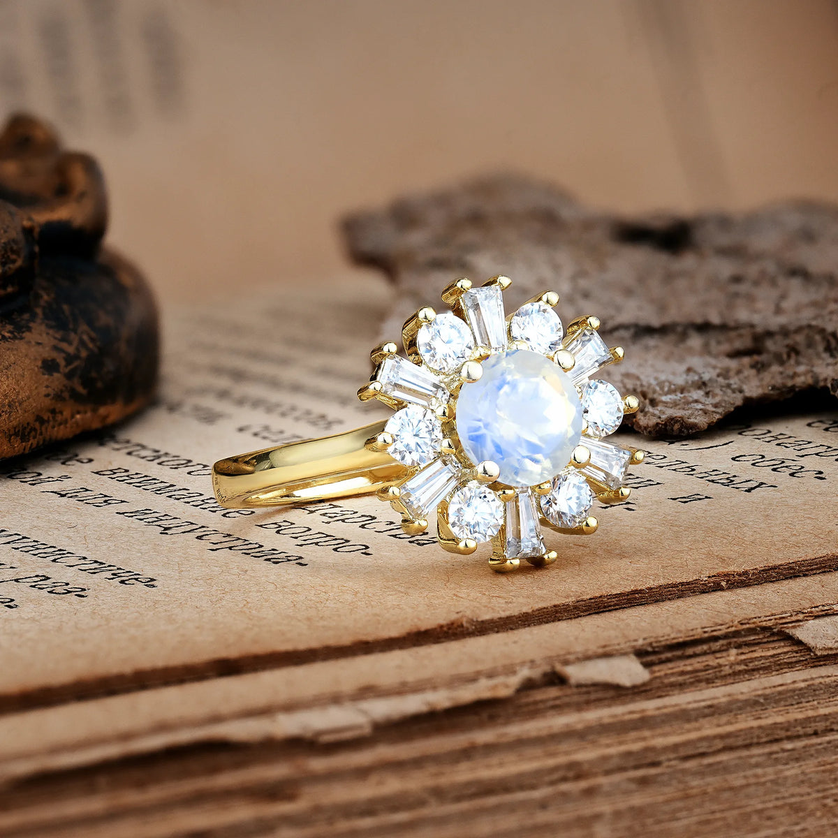 Unique Luxurious 4-Prong Round Cut Moonstone Engagement Ring