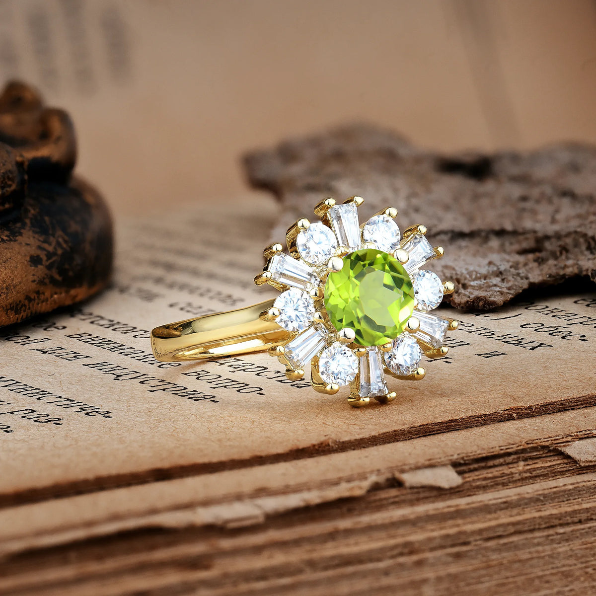 Unique Luxurious 4-Prong Round Cut Peridot Engagement Ring