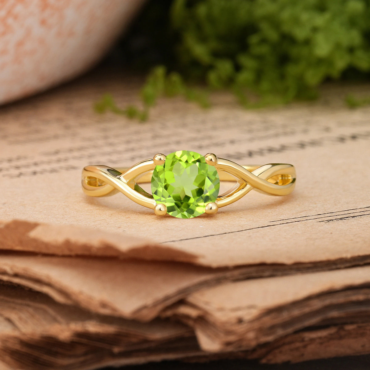 Round Cut Peridot Classic Twisted 4-Prong Engagement Ring
