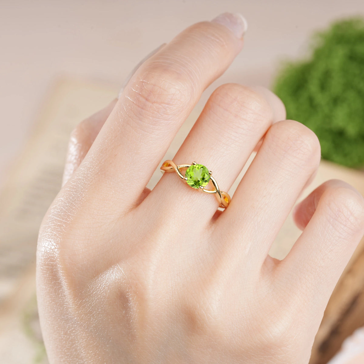 Round Cut Peridot Classic Twisted 4-Prong Engagement Ring