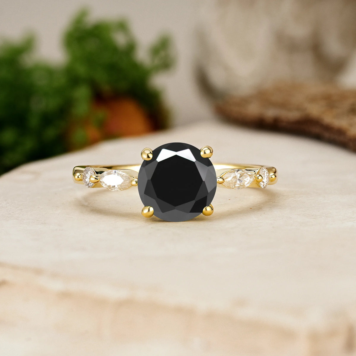 Round Cut Black Onyx Classic Retro Luxury 4-Prong Engagement Ring