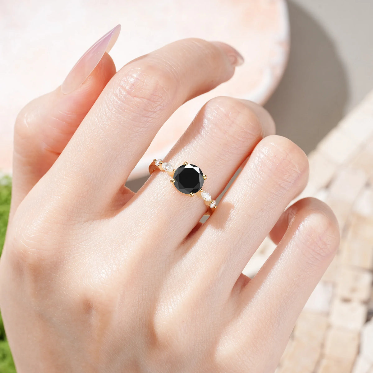 Round Cut Black Onyx Classic Retro Luxury 4-Prong Engagement Ring