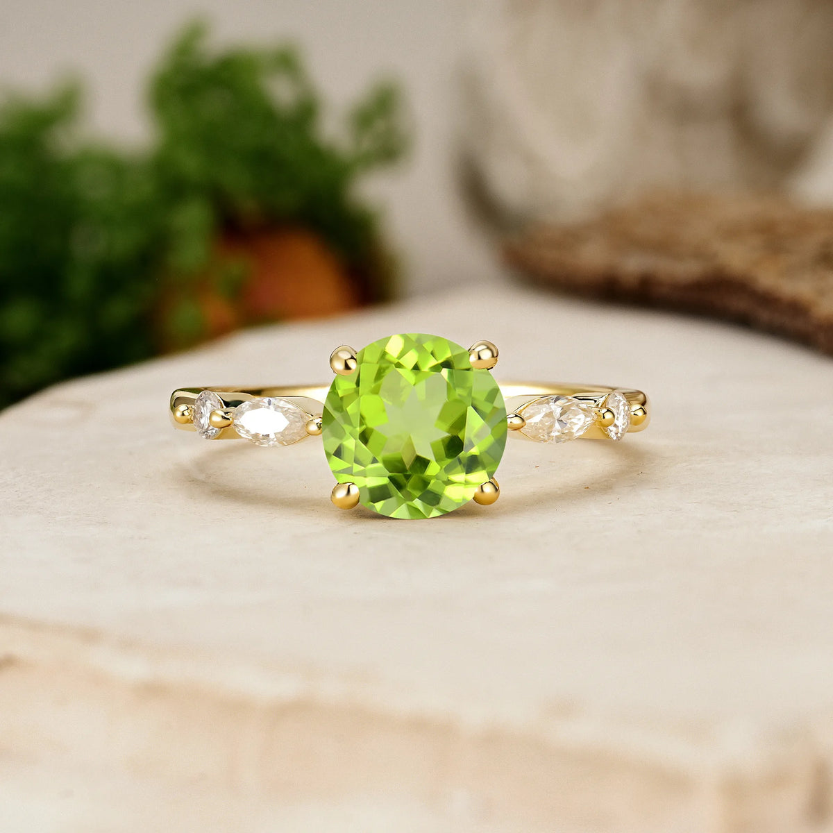 Round Cut Peridot Classic Retro Luxury 4-Prong Engagement Ring