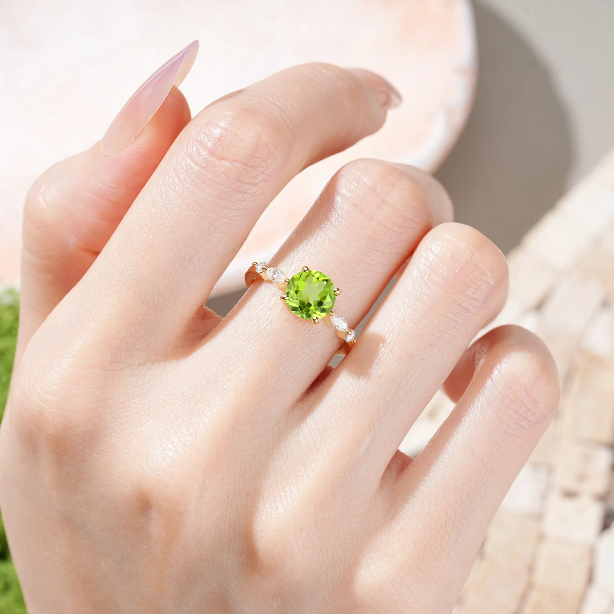 Round Cut Peridot Classic Retro Luxury 4-Prong Engagement Ring