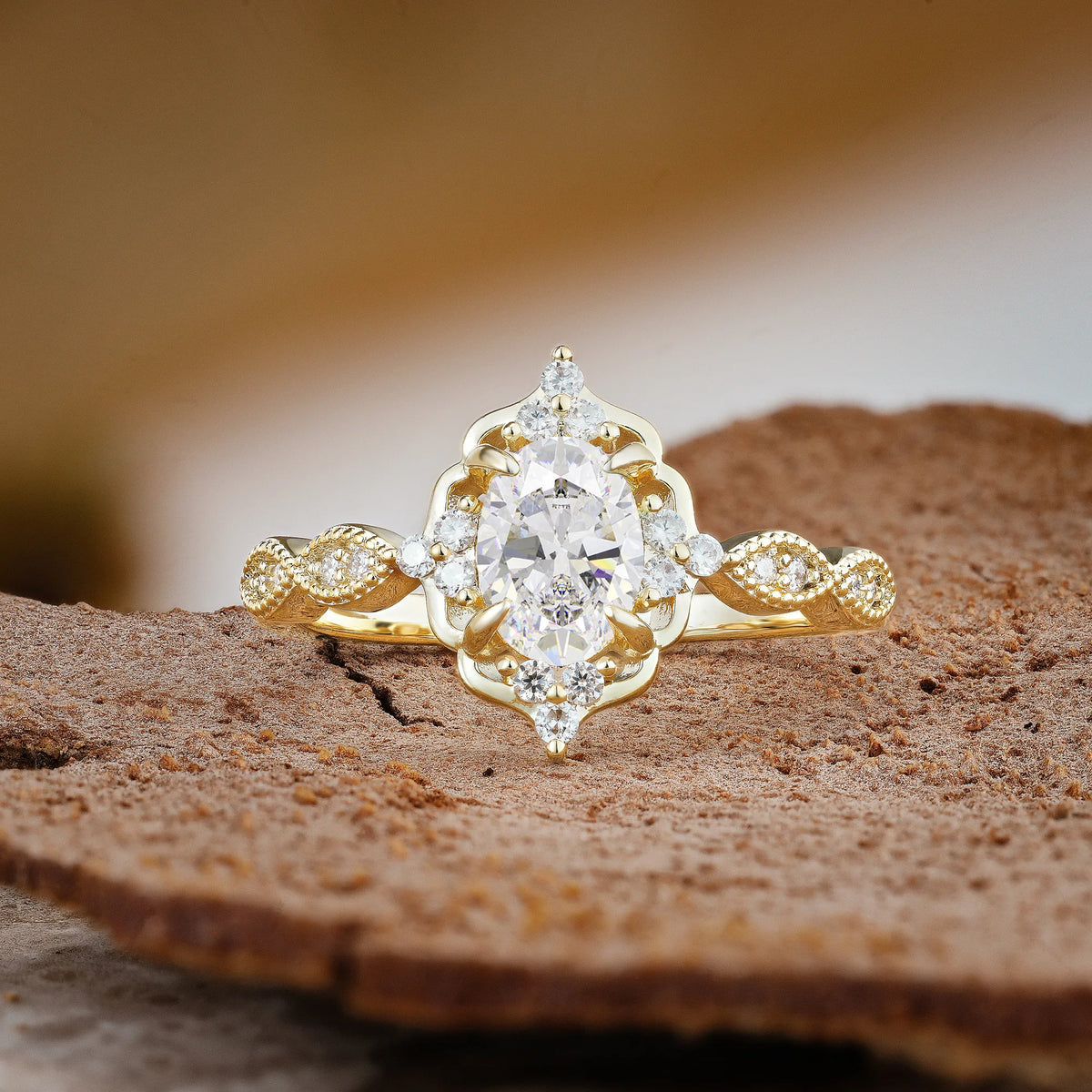 Luxurious Vintage 4-Prong Oval Cut Moissanite Engagement Ring