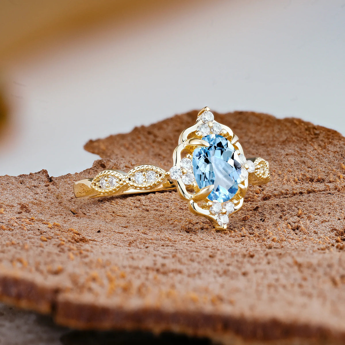 Luxurious Vintage 4-Prong Oval Cut Aquamarine Engagement Ring