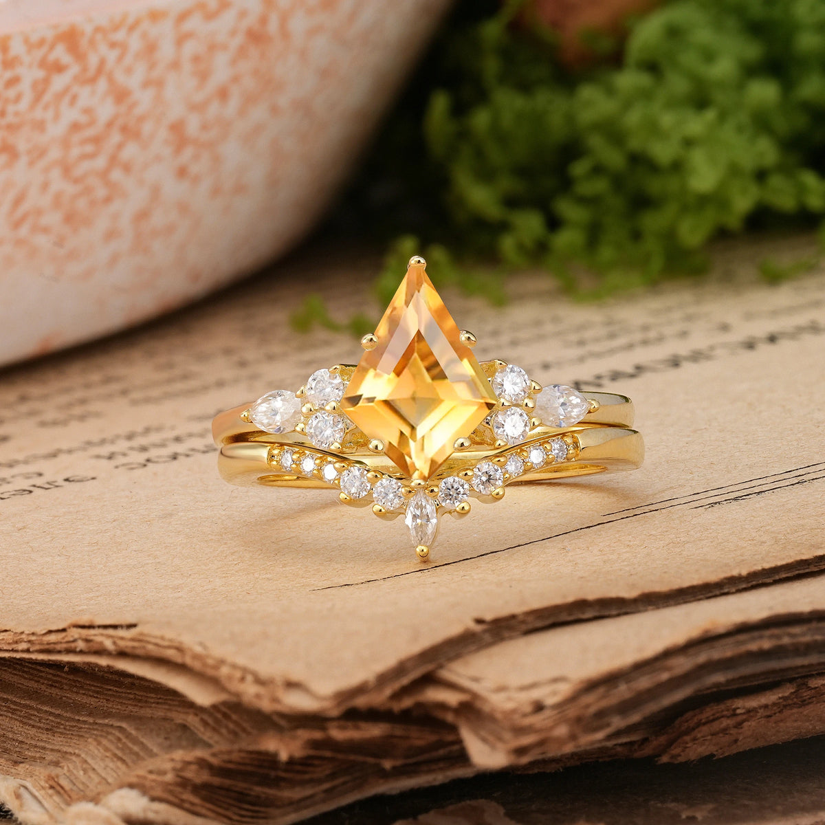 Kite Cut Citrine Classic, Luxurious 5-Prong Bridal Ring Set