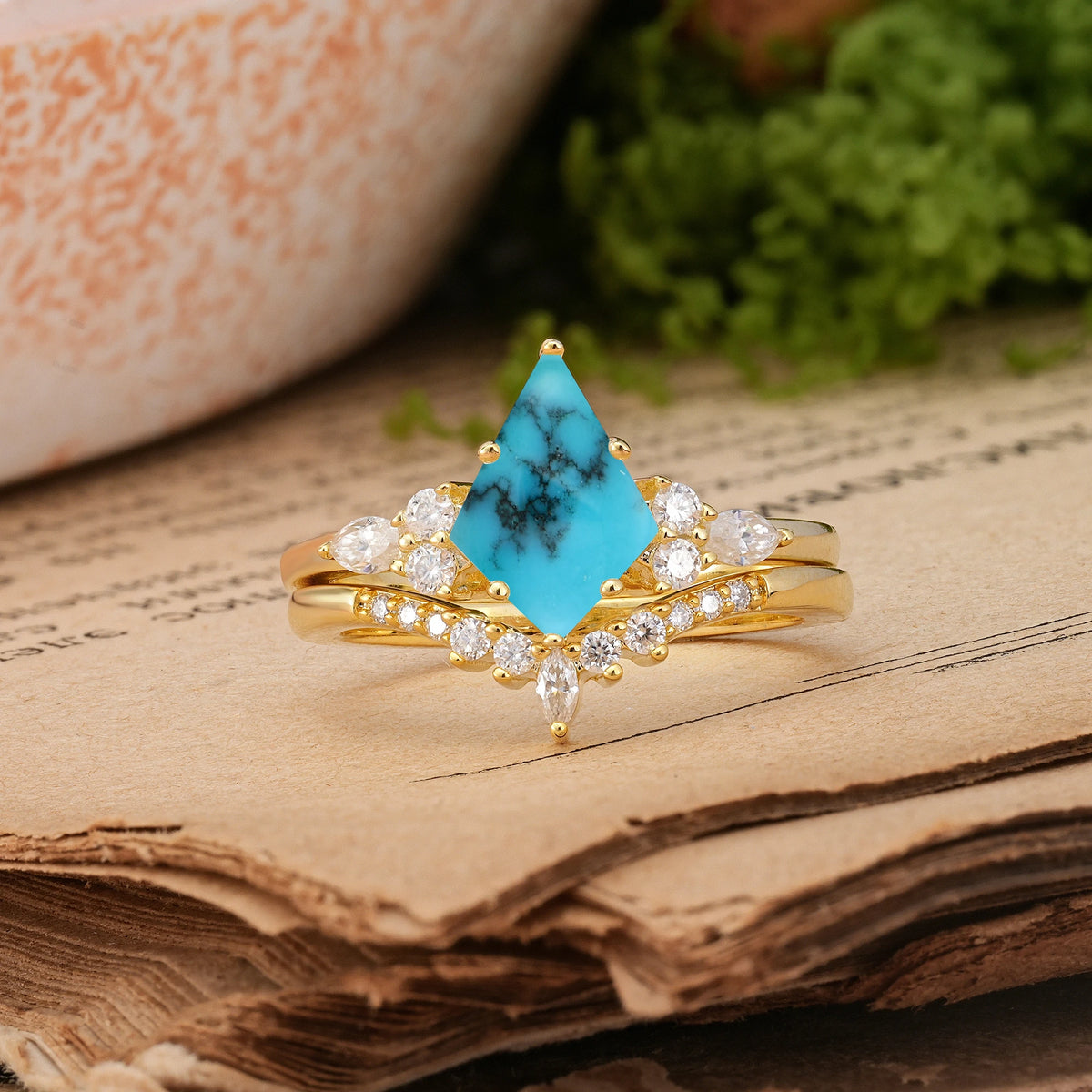 Kite Cut Turquoise Classic, Luxurious 5-Prong Bridal Ring Set