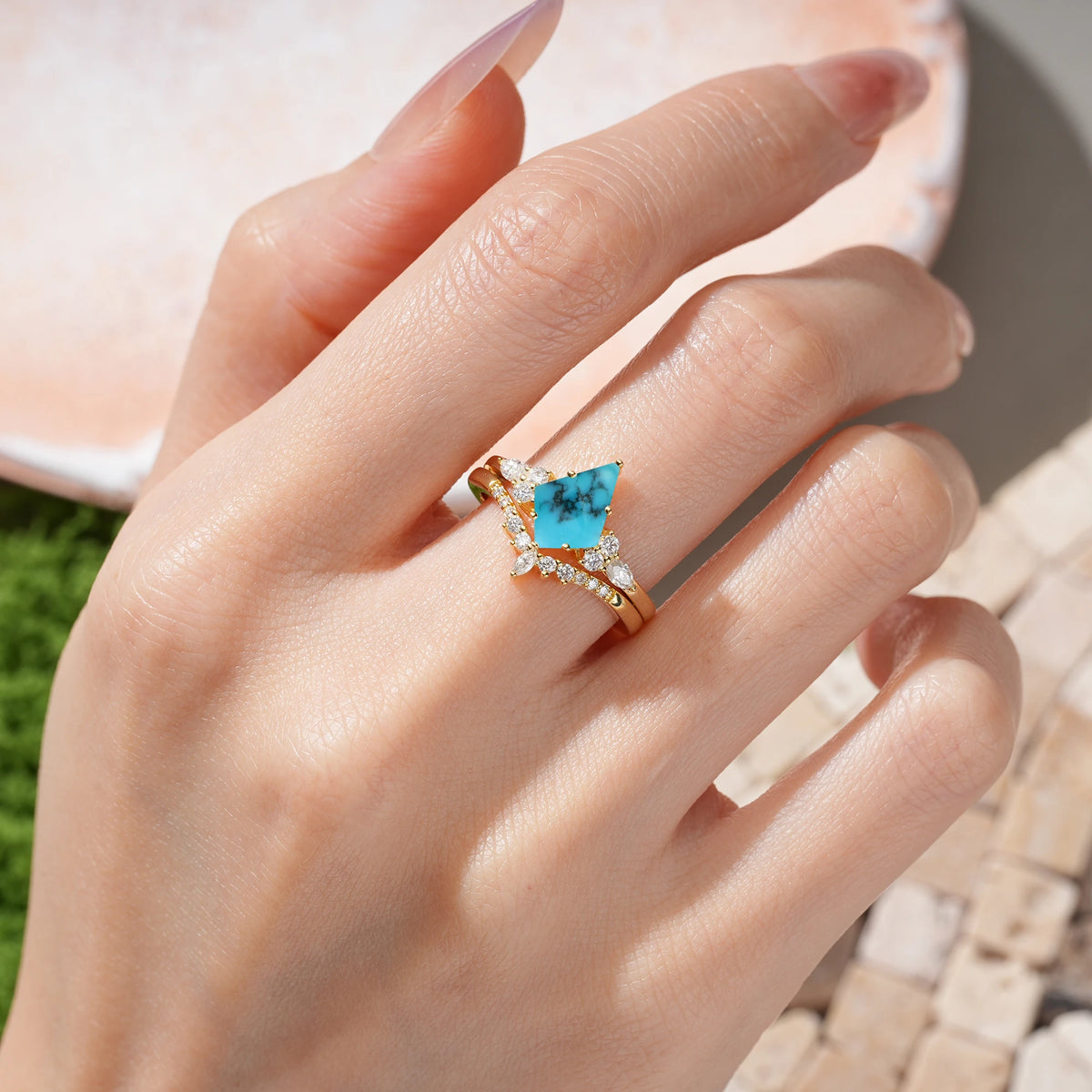 Kite Cut Turquoise Classic, Luxurious 5-Prong Bridal Ring Set