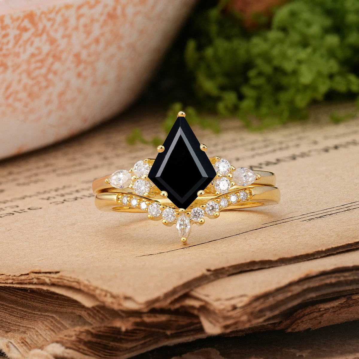 Kite Cut Black Onyx Classic, Luxurious 5-Prong Bridal Ring Set