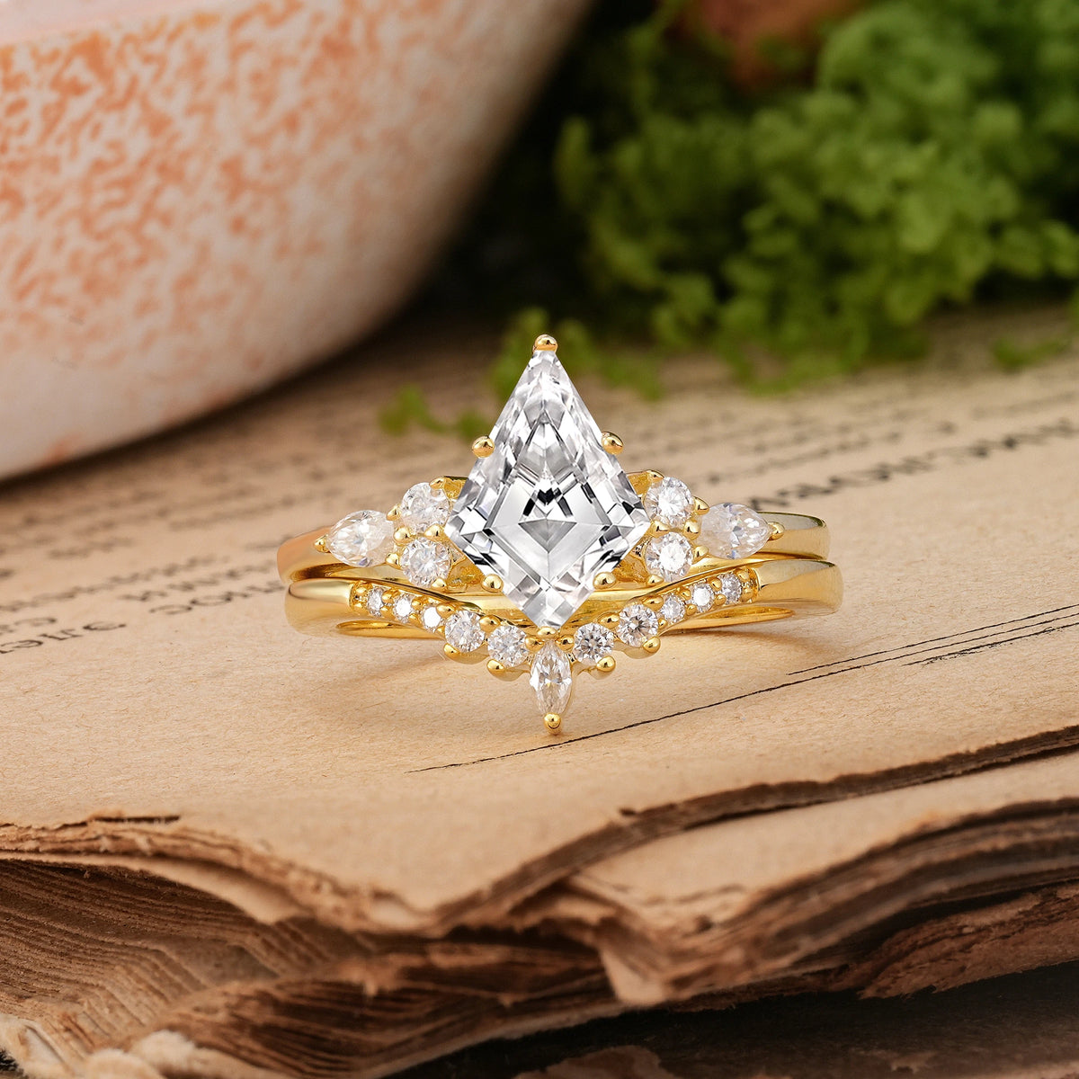 Kite Cut Lab Diamond Classic, Luxurious 5-Prong Bridal Ring Set