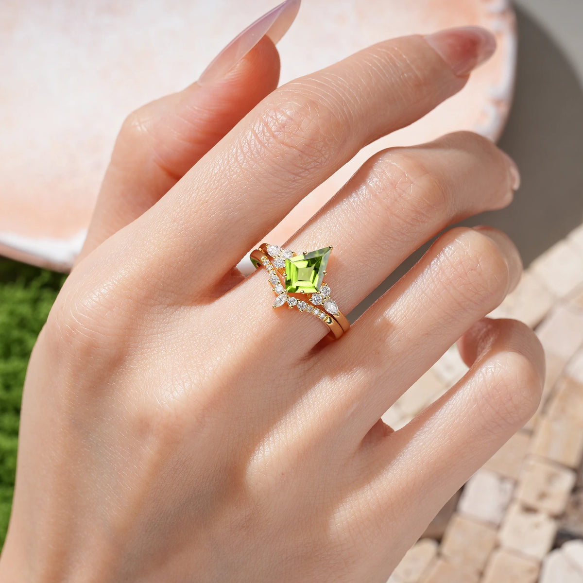 Kite Cut Peridot Classic, Luxurious 5-Prong Bridal Ring Set