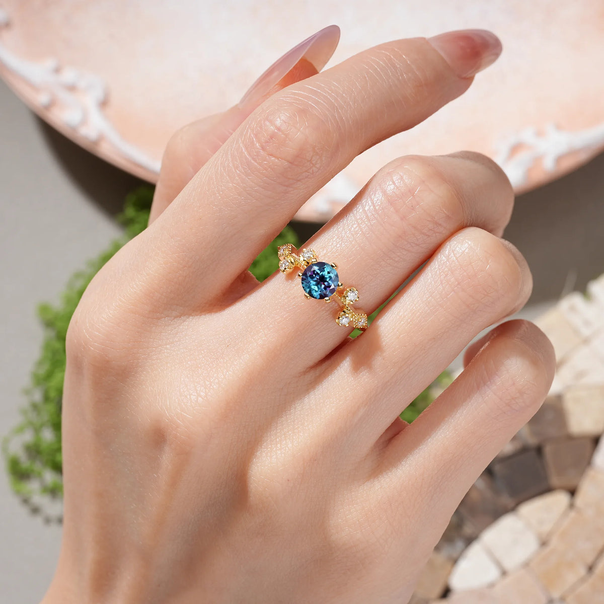 Round Cut Alexandrite Classic, Minimalist 6-Prong Engagement Ring