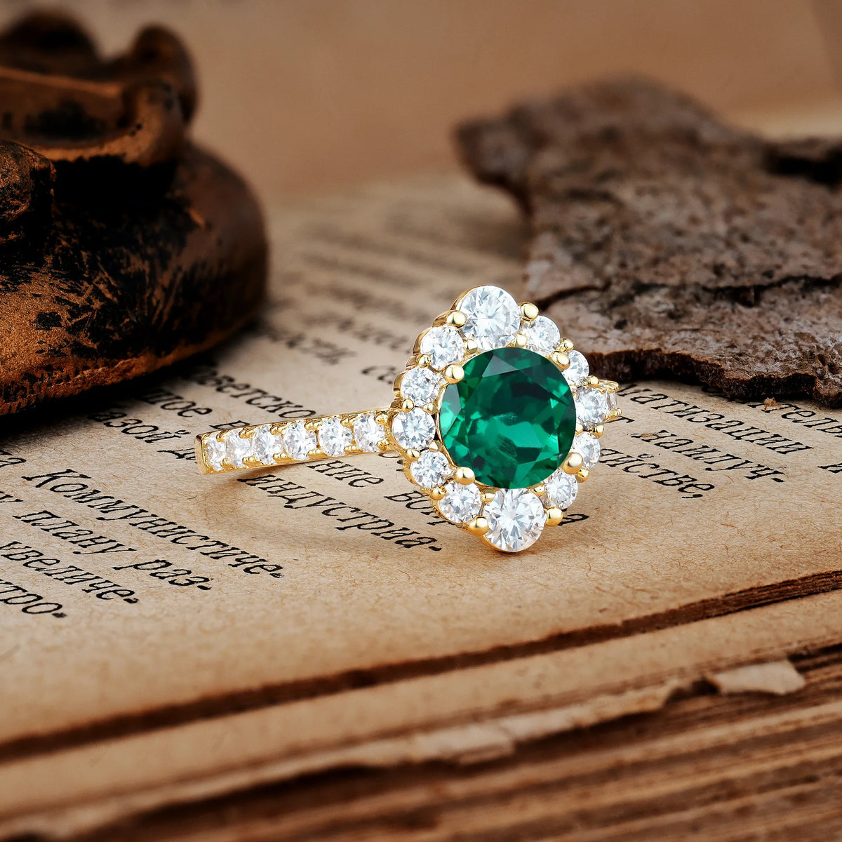 Unique Pavé Setting, Luxurious 4-Prong Round Cut Emerald Engagement Ring