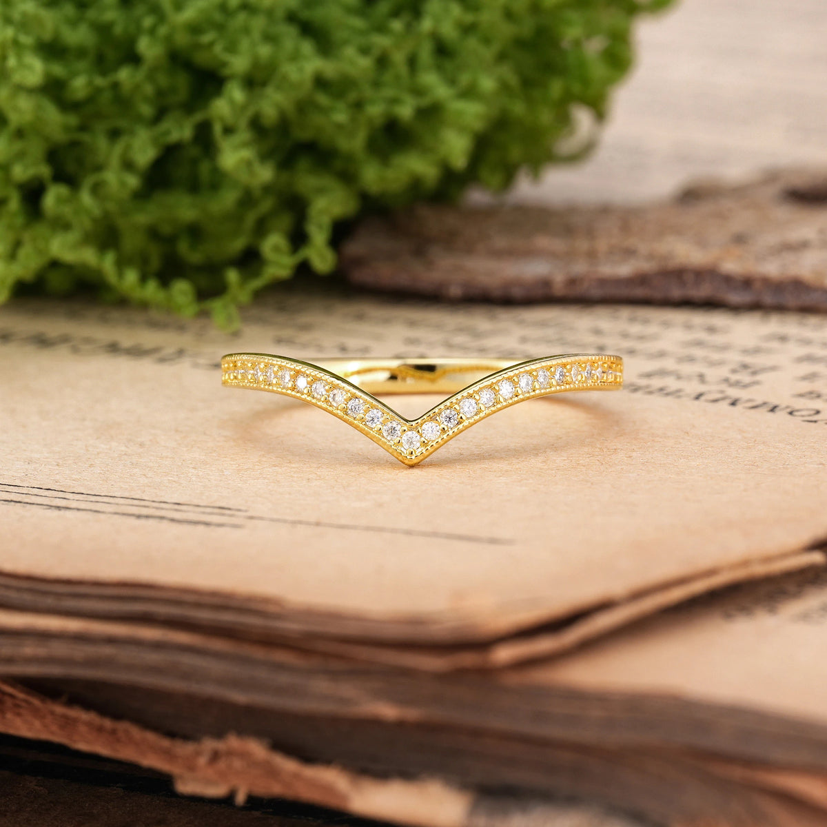 Moissanite V Shaped Engraved Wheat Leaf Pavé Side Wedding Ring