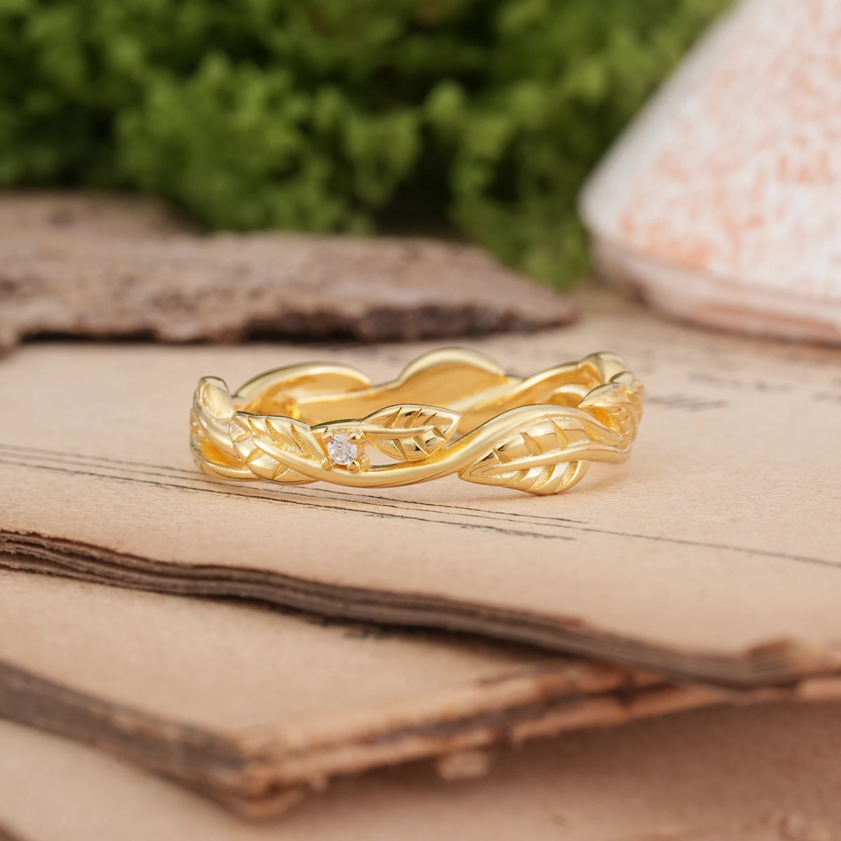 Round Cut Moissanite Bohemian Hollow Interwoven Leaf Tiny Center Wedding Ring