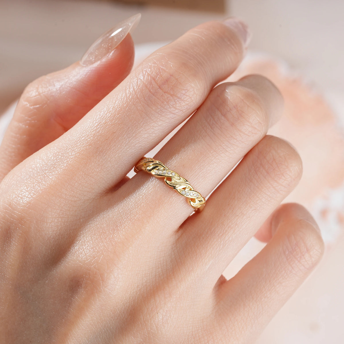 Round Cut Moissanite High Sparkle Side Pavé Moissanite Carved Grain Branch Wedding Ring