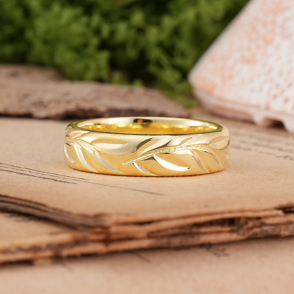 Continuous Twisting Branch Relief Carved Statement Wedding Ring