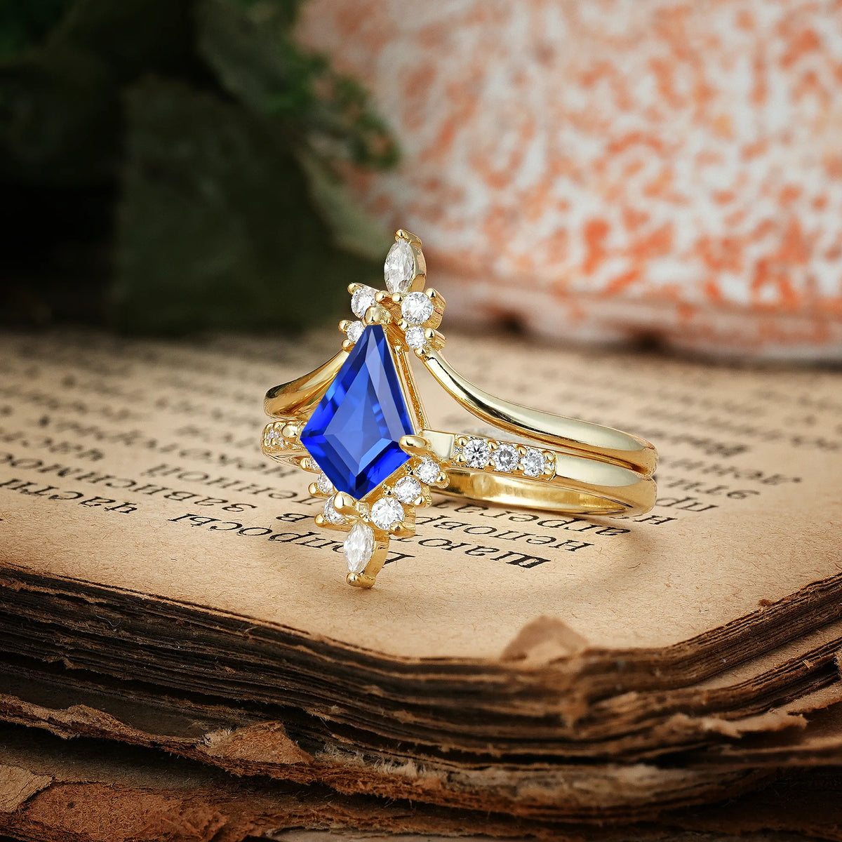 Luxurious Classic 4-Prong Kite Cut Sapphire Bridal Ring Set