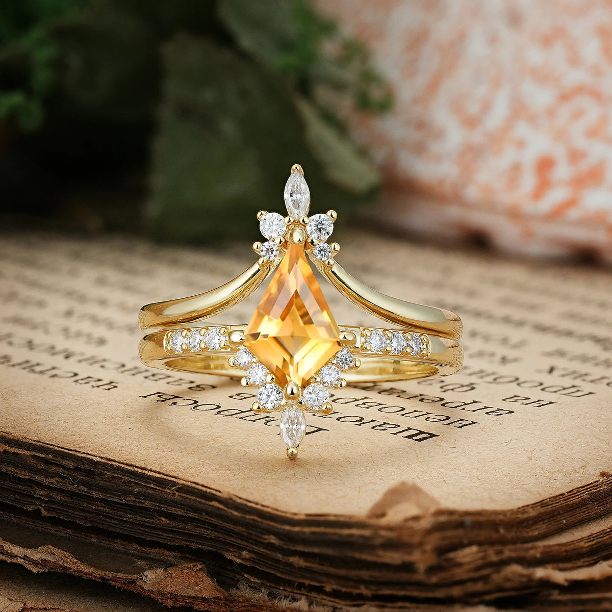 Luxurious Classic 4-Prong Kite Cut Citrine Bridal Ring Set