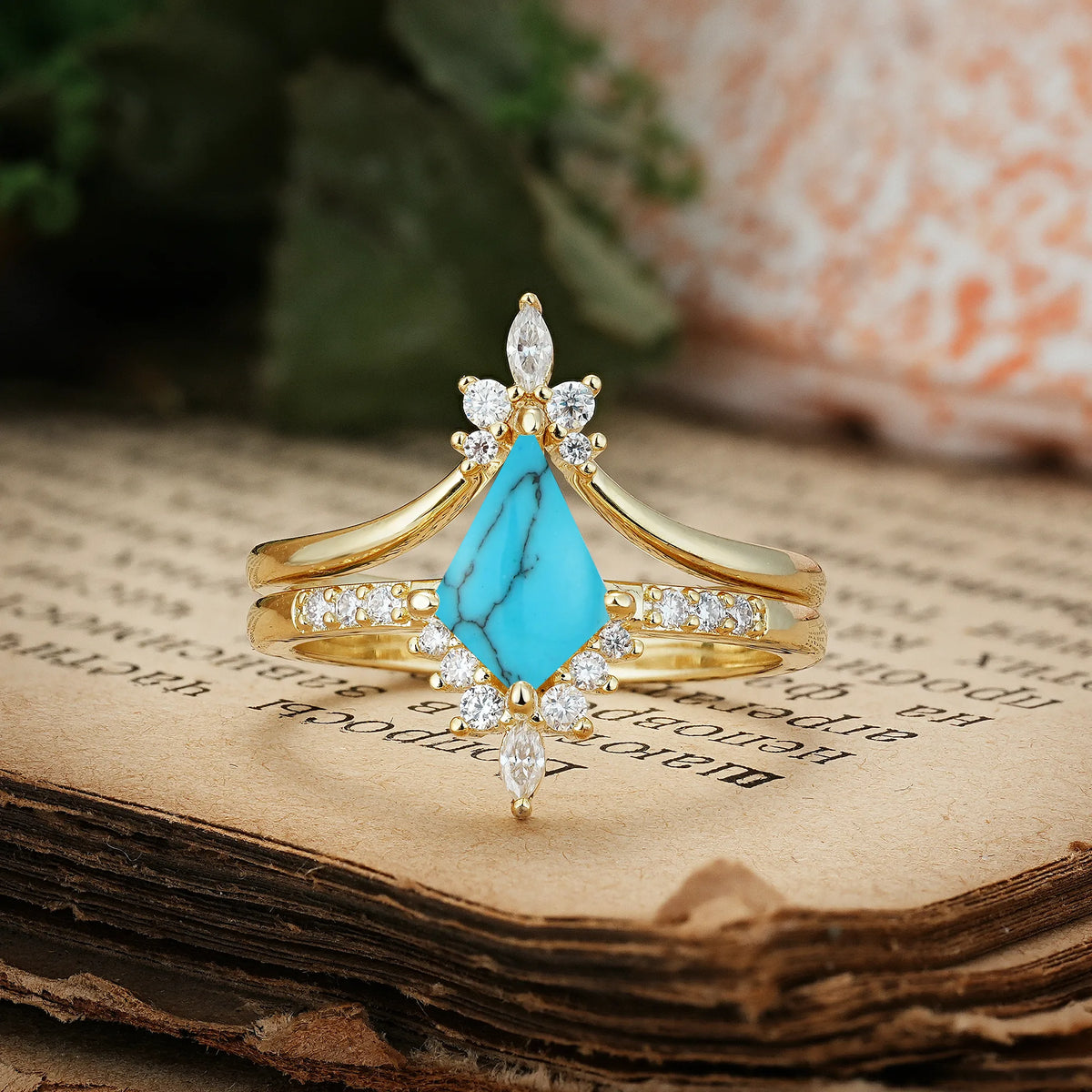 Luxurious Classic 4-Prong Kite Cut Turquoise Bridal Ring Set