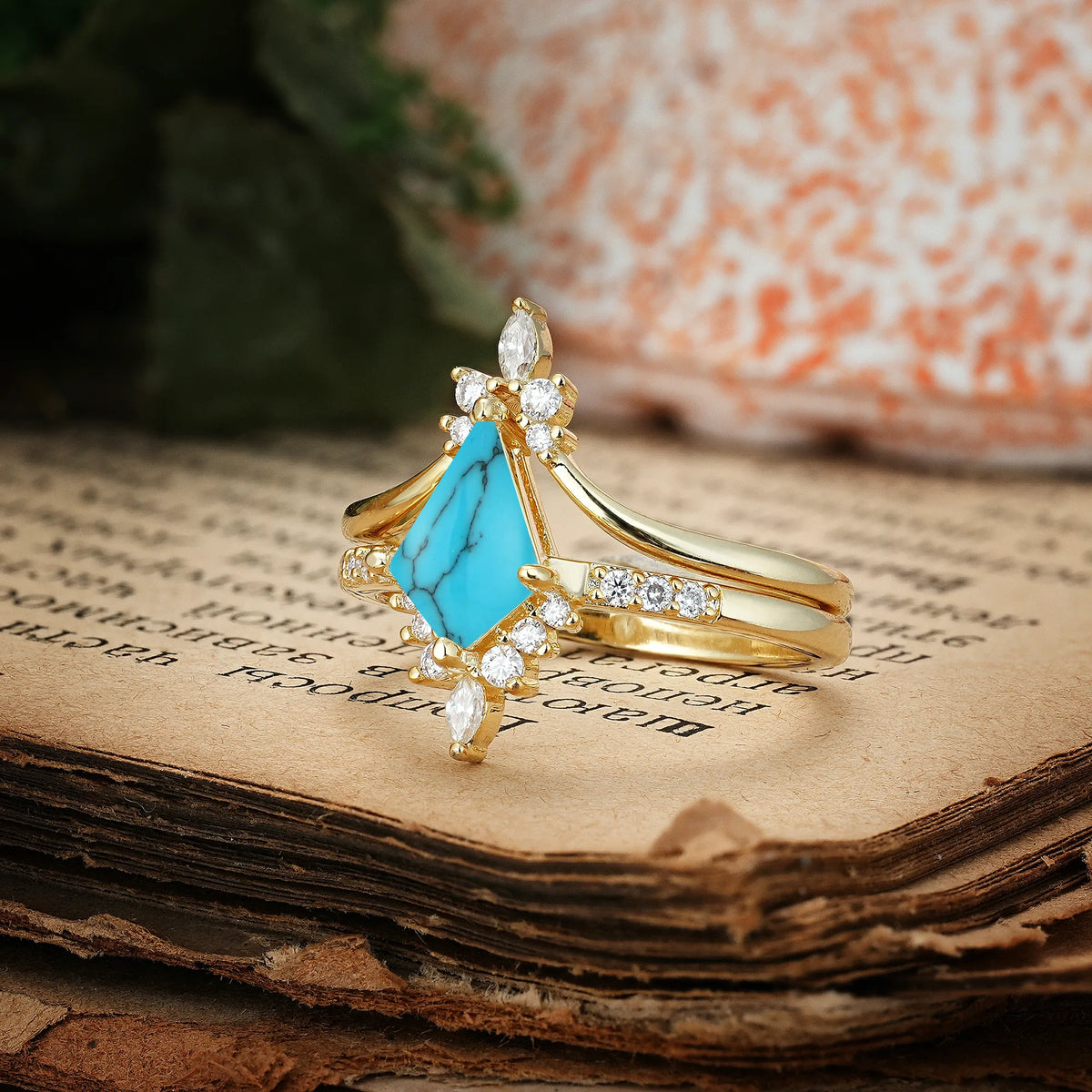 Luxurious Classic 4-Prong Kite Cut Turquoise Bridal Ring Set