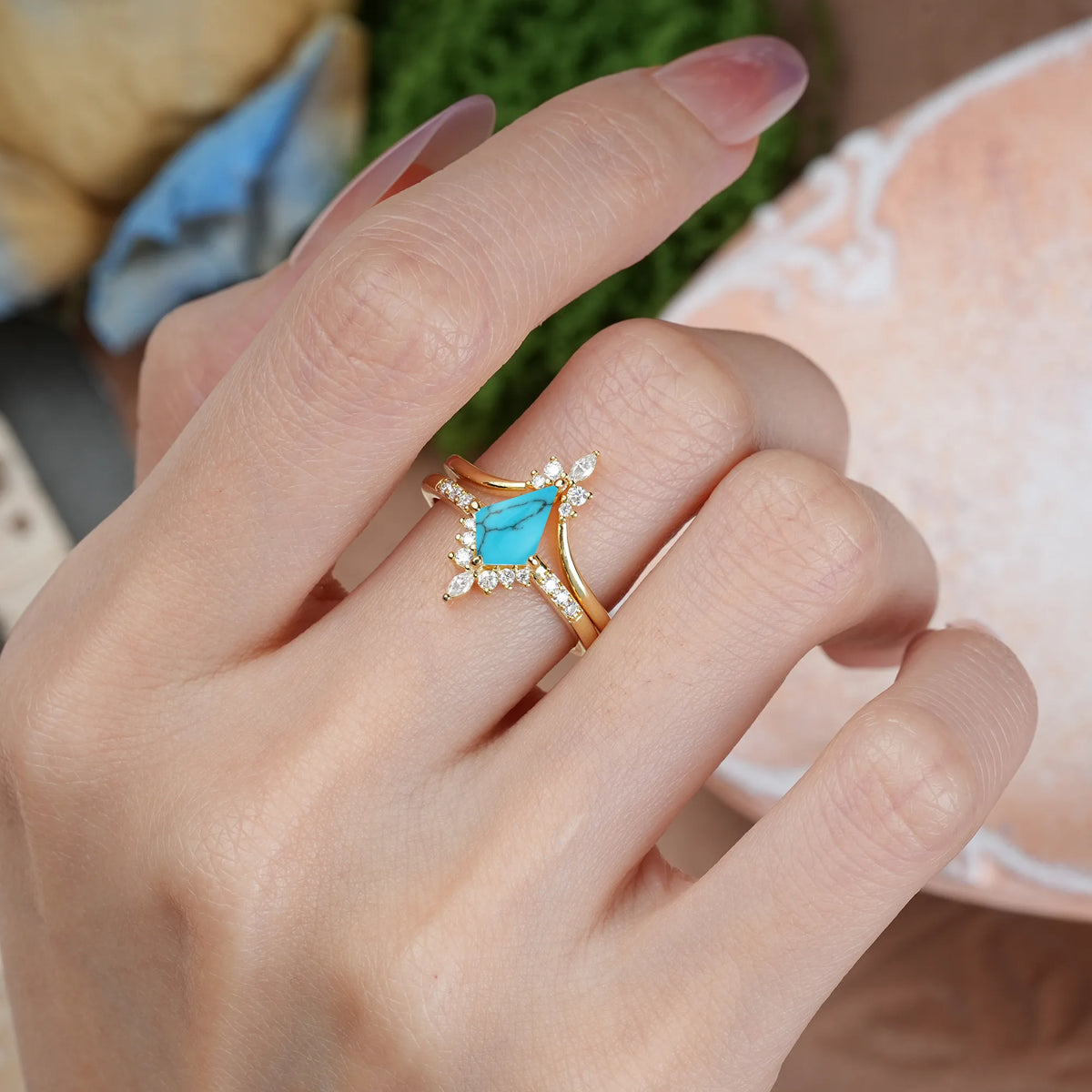 Kite Cut Turquoise Luxurious Classic 4-Prong Bridal Ring Set