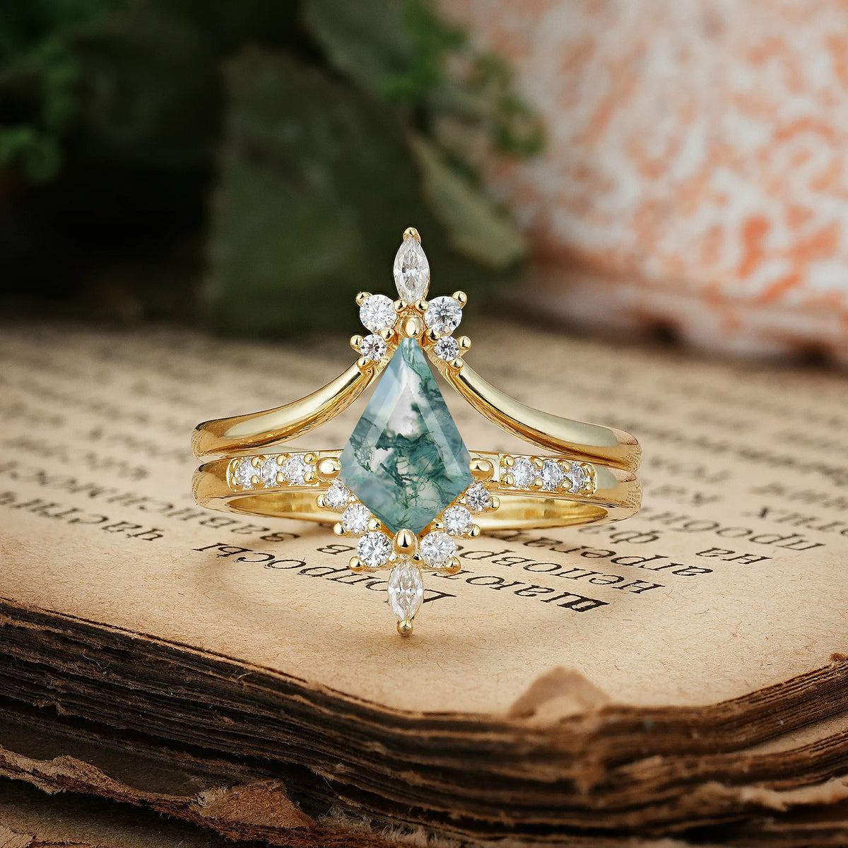 Luxurious Classic 4-Prong Kite Cut Moss Agate Bridal Ring Set