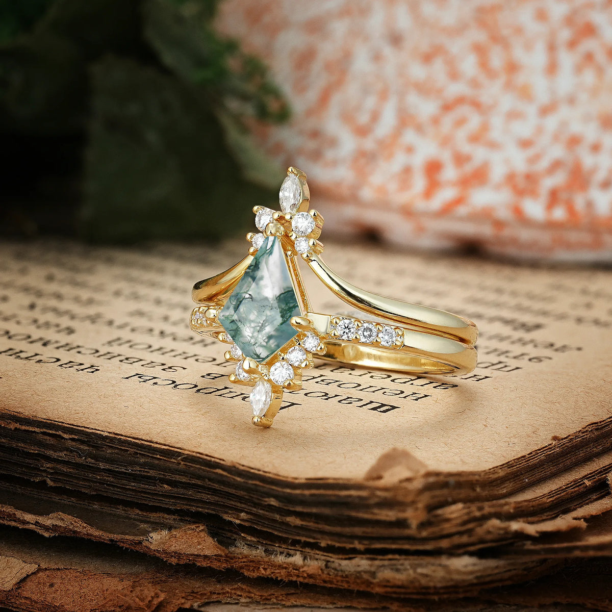 Luxurious Classic 4-Prong Kite Cut Moss Agate Bridal Ring Set