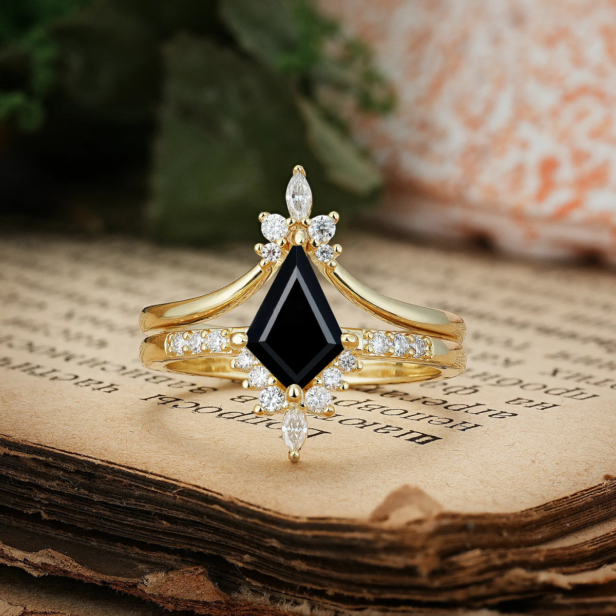 Luxurious Classic 4-Prong Kite Cut Black Onyx Bridal Ring Set