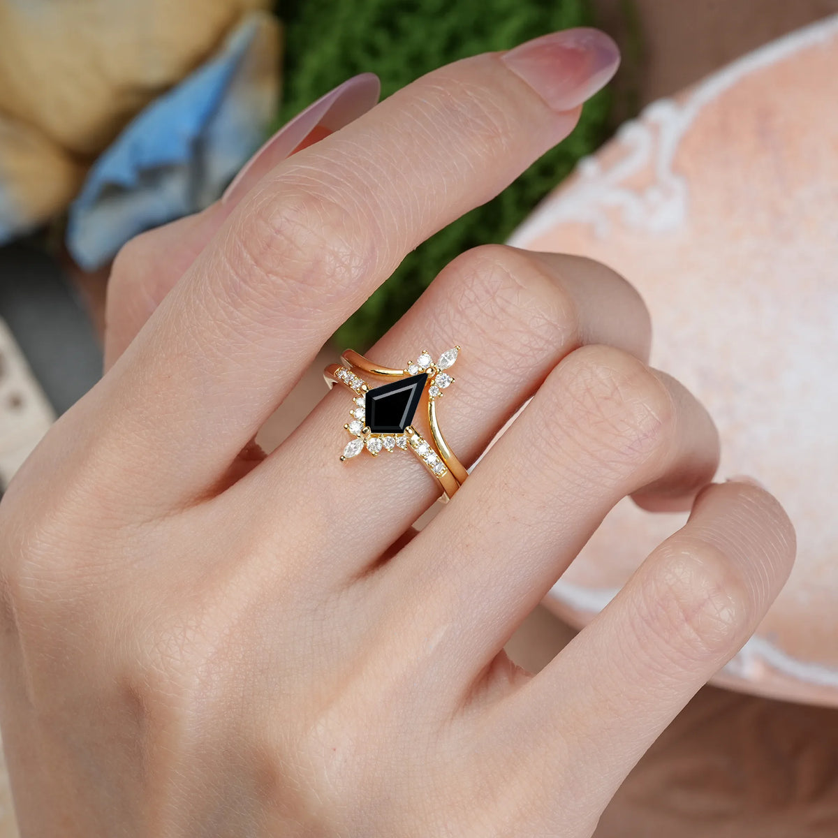 Kite Cut Black Onyx Luxurious Classic 4-Prong Bridal Ring Set